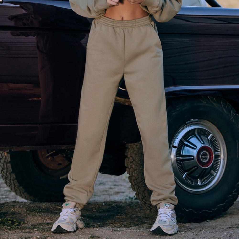 BO&TEE | Mid-Rise Joggers in Soft Olive | Size: Medium